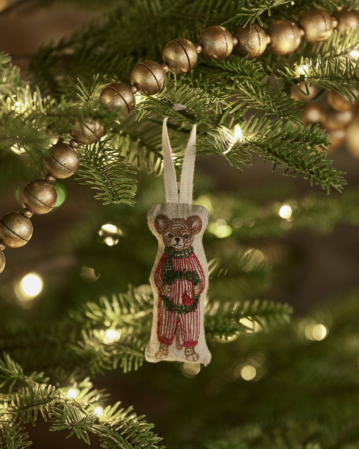Mouse with Wreath Ornament